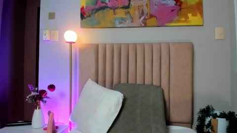 Sofi Hudson online show from April 28, 1:04 am