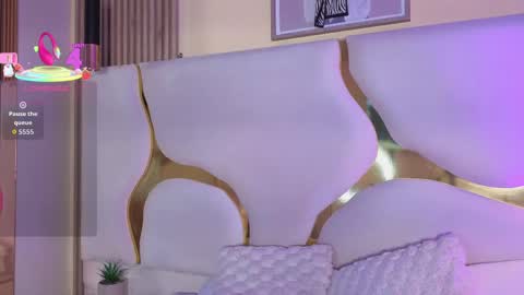 Snapshot of sofii_jones chatting on May 22, 11:10 pm sofii_jones online show from May 22, 11:10 pm