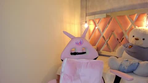 Snapshot of sofii_miller_ chatting on January 11, 12:22 am online show from January 11, 12:22 am