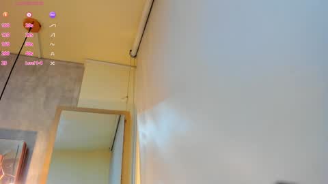 Snapshot of sofii_miller_ chatting on January 18, 1:19 am online show from January 18, 1:19 am