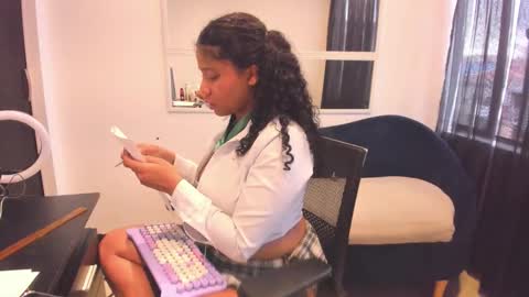 sofiifox online show from February 17, 9:10 pm