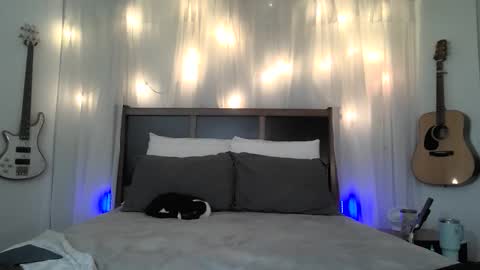Snapshot of sofiking13 chatting on April 2, 9:23 pm Sofi King online show from April 2, 9:23 pm