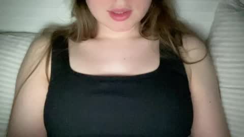 Snapshot of sofinovvak chatting on April 14, 8:37 pm Sofi online show from April 14, 8:37 pm