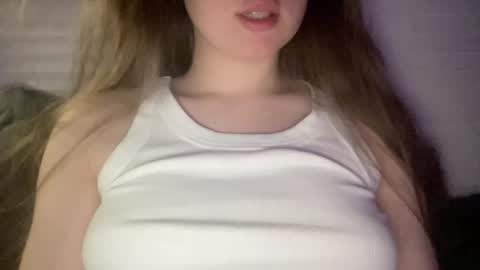 Snapshot of sofinovvak chatting on April 21, 8:12 pm Sofi online show from April 21, 8:12 pm