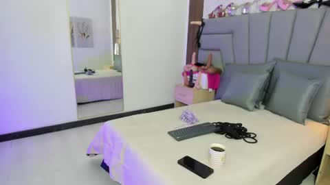 Snapshot of sofiperez_ chatting on June 12, 11:09 am online show from June 12, 11:09 am