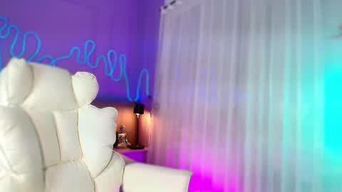 Sofi online show from April 25, 1:41 pm