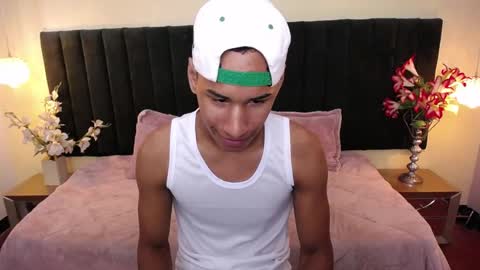 Snapshot of soft_attraction chatting on October 25, 8:14 pm Cam and Amy online show from October 25, 8:14 pm