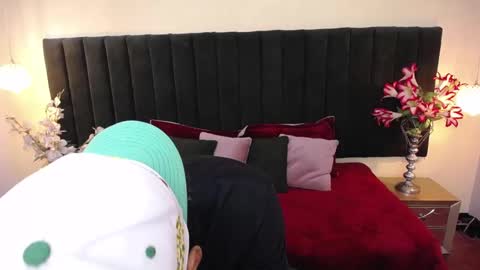 Snapshot of soft_attraction chatting on October 27, 8:24 pm Cam and Amy online show from October 27, 8:24 pm