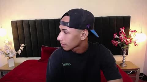 Snapshot of soft_attraction chatting on November 14, 8:07 pm Cam and Amy online show from November 14, 8:07 pm