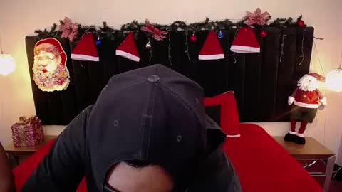 Snapshot of soft_attraction chatting on December 3, 8:07 pm Cam and Amy online show from December 3, 8:07 pm