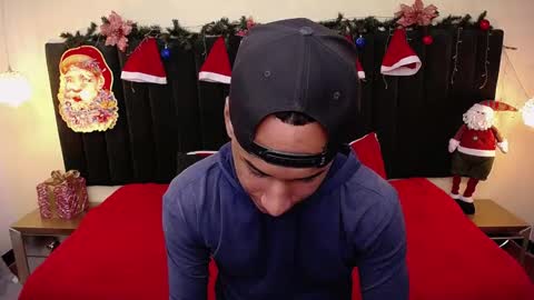 Snapshot of soft_attraction chatting on December 15, 8:24 pm Cam and Amy online show from December 15, 8:24 pm