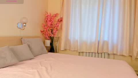 soft_glitch online show from April 4, 5:06 am