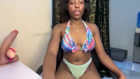 soft_nicole online show from April 30, 1:01 am
