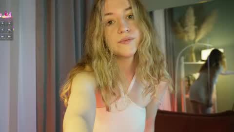 softdreamer_ online show from November 5, 10:04 am