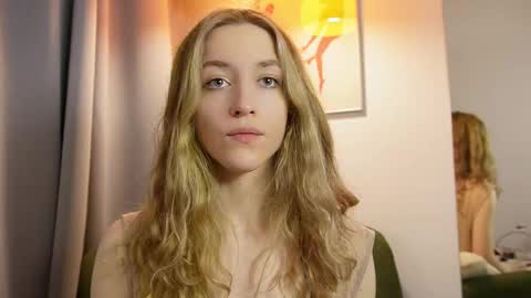 softdreamer_ online show from November 19, 2:28 pm