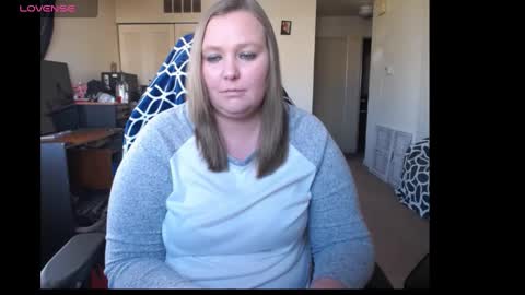 Snapshot of softerpeaches chatting on December 4, 7:56 pm Rose online show from December 4, 7:56 pm