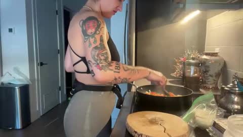 Snapshot of softheatmaria chatting on December 15, 2:43 pm Soft Heat Maria online show from December 15, 2:43 pm