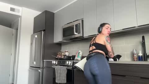 Snapshot of softheatmaria chatting on December 17, 2:34 pm Soft Heat Maria online show from December 17, 2:34 pm