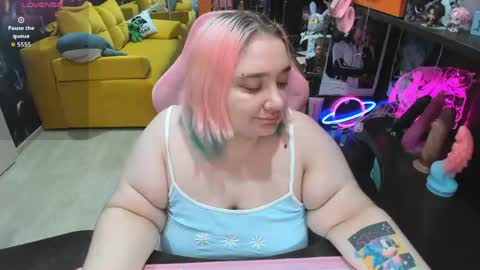Snapshot of softie_sofy chatting on May 26, 3:13 am Sofie online show from May 26, 3:13 am