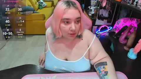 Snapshot of softie_sofy chatting on June 1, 2:35 am Sofie online show from June 1, 2:35 am