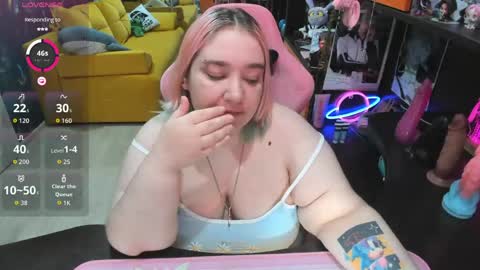 Snapshot of softie_sofy chatting on June 2, 4:14 am Sofie online show from June 2, 4:14 am