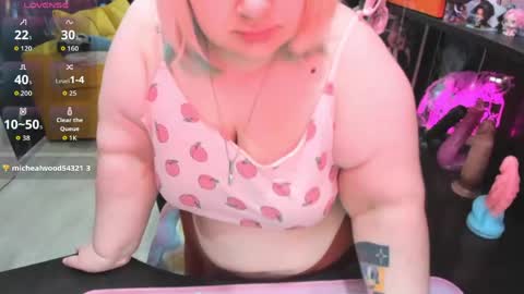 Snapshot of softie_sofy chatting on June 9, 1:39 am Sofie online show from June 9, 1:39 am