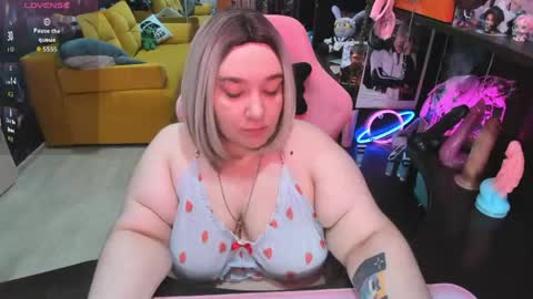 Snapshot of softie_sofy chatting on June 10, 2:45 am Sofie online show from June 10, 2:45 am