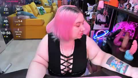 Snapshot of softie_sofy chatting on June 13, 2:42 am Sofie online show from June 13, 2:42 am