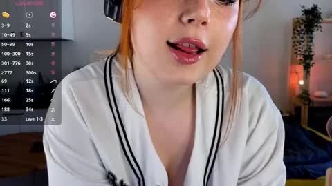 Snapshot of sofy_benson chatting on May 8, 1:49 pm Sofy online show from May 8, 1:49 pm