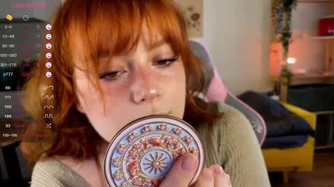 Snapshot of sofy_benson chatting on June 4, 1:39 pm Sofy online show from June 4, 1:39 pm