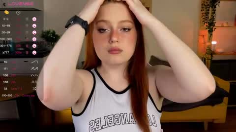 Snapshot of sofy_benson chatting on June 9, 1:23 pm Sofy online show from June 9, 1:23 pm