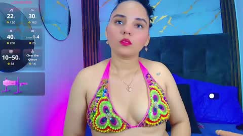 Snapshot of sol__latina chatting on May 22, 12:11 pm Sol Latiana online show from May 22, 12:11 pm