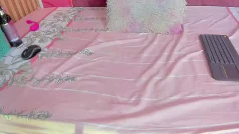 Snapshot of sol_stephanny chatting on July 28, 7:39 pm Sol online show from July 28, 7:39 pm