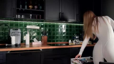 Bella online show from February 13, 4:30 am