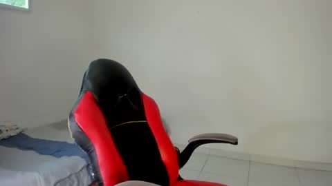 Snapshot of solar_moonie chatting on September 18, 10:01 pm Moonie  online show from September 18, 10:01 pm