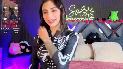 Sol  online show from August 3, 8:01 pm
