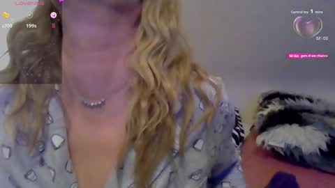 Snapshot of solesticia chatting on October 30, 1:07 am solesticia online show from October 30, 1:07 am