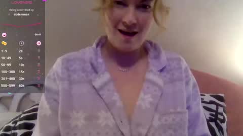 Snapshot of solesticia chatting on November 4, 3:16 am solesticia online show from November 4, 3:16 am