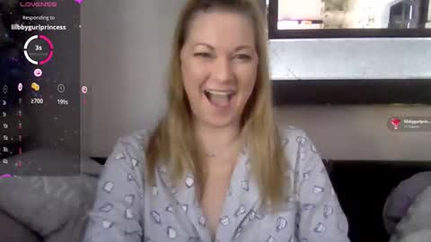 Snapshot of solesticia chatting on November 10, 4:06 pm solesticia online show from November 10, 4:06 pm