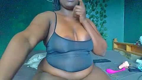 Snapshot of sollybunny chatting on June 6, 5:23 am Solly bunny online show from June 6, 5:23 am