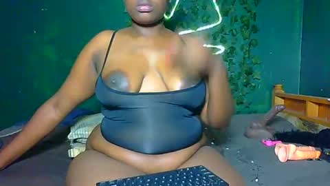 Snapshot of sollybunny chatting on June 25, 4:01 am Solly bunny online show from June 25, 4:01 am