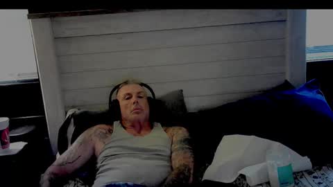 Snapshot of solodolo2020 chatting on November 22, 4:17 pm I love watching beautiful women play with themselves online show from November 22, 4:17 pm