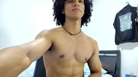 Snapshot of solorizo chatting on February 28, 4:24 am Hi Im Weller Check my Bio online show from February 28, 4:24 am