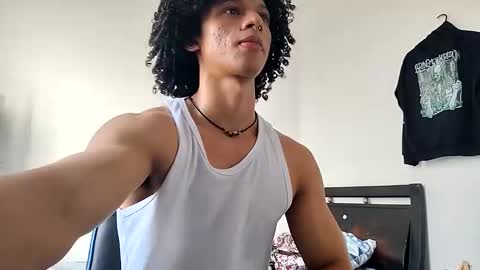 Snapshot of solorizo chatting on February 28, 9:49 pm Hi Im Weller Check my Bio online show from February 28, 9:49 pm