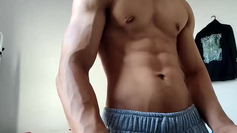 Snapshot of solorizo chatting on March 6, 10:28 pm Hi Im Weller Check my Bio online show from March 6, 10:28 pm