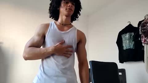 Snapshot of solorizo chatting on March 7, 10:40 pm Hi Im Weller Check my Bio online show from March 7, 10:40 pm