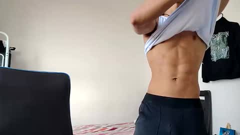 Snapshot of solorizo chatting on March 13, 9:54 pm Hi Im Weller Check my Bio online show from March 13, 9:54 pm