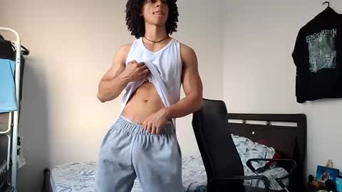 Snapshot of solorizo chatting on March 16, 10:58 pm Hi Im Weller Check my Bio online show from March 16, 10:58 pm