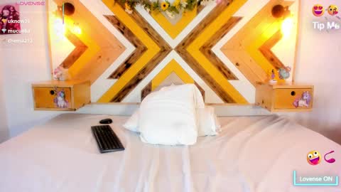 Sol  online show from October 3, 8:39 pm