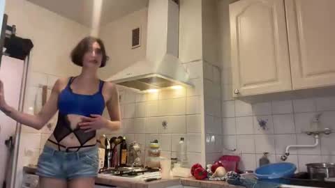 Snapshot of sombre_sdelices chatting on March 8, 6:01 pm Tayla online show from March 8, 6:01 pm